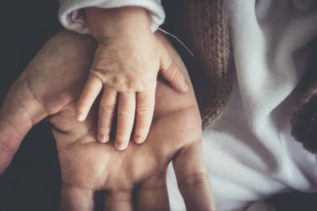 Jak się bronić w sądzie rodzinnym i uniknąć utraty władzy rodzicielskiej