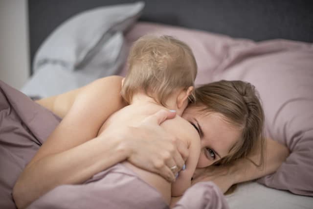 Znaczenie dotyku w rozwoju dziecka: Jak brak bliskości może zaszkodzić
