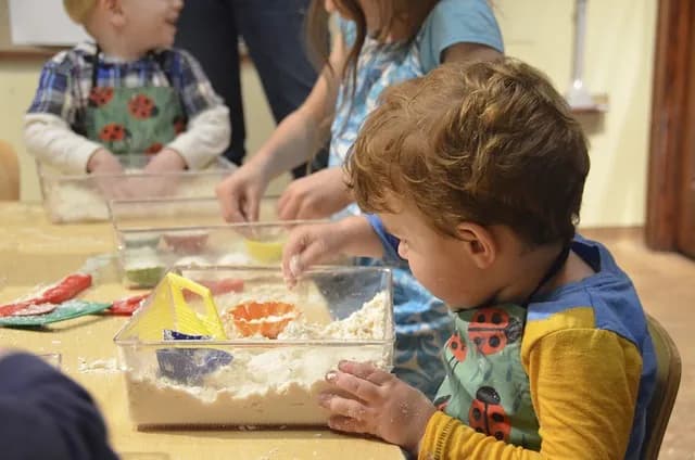 Terapeuta sensoryczny: Jak poprawić życie dzieci z zaburzeniami sensorycznymi