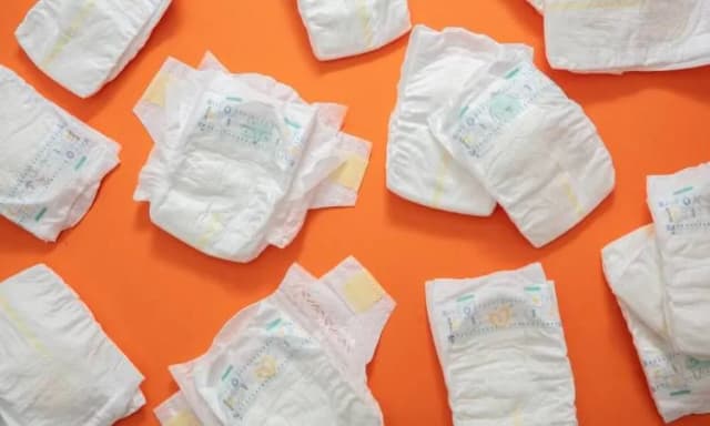 Jakie pampersy wybrać dla noworodka? Kluczowe porady i marki