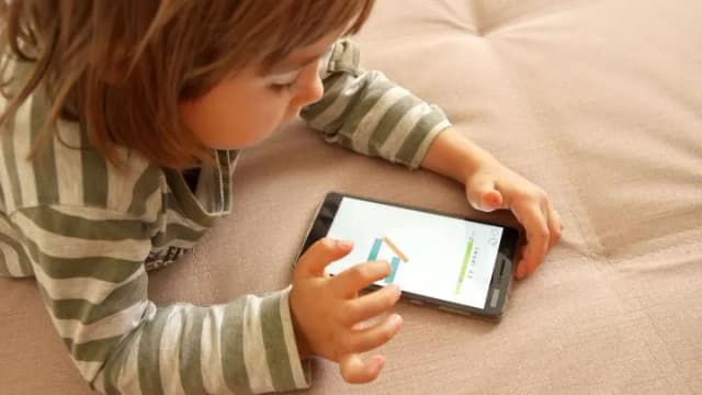 Jak telefon komórkowy wpływa na rozwój dziecka i jakie są zagrożenia Jak telefon komórkowy wpływa na rozwój dziecka i jakie są zagrożenia